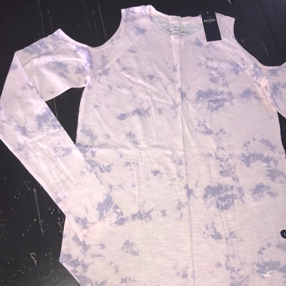 💕HOLLISTER COLD SHOULDER T-Shirt